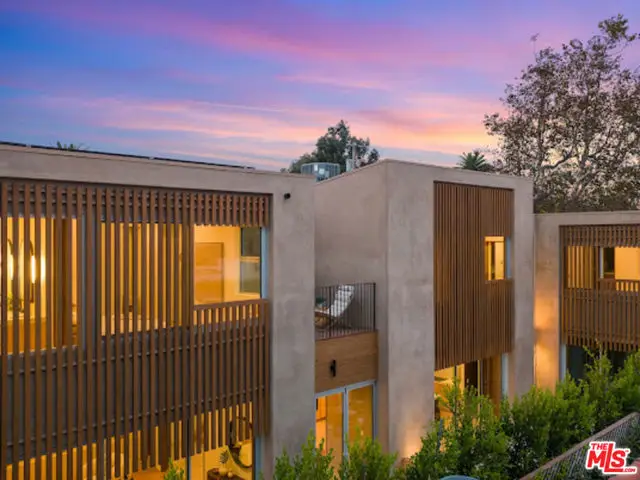 2132 Walnut Avenue, Venice, CA 90291 - #2