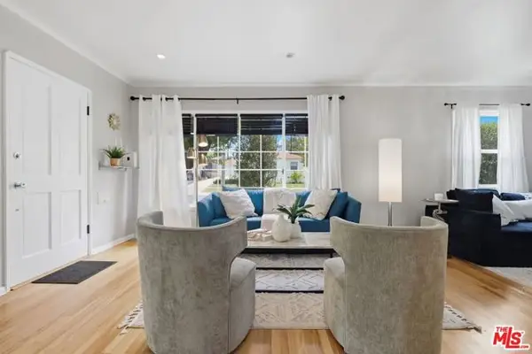 7870 Truxton Avenue, Los Angeles, CA 90045