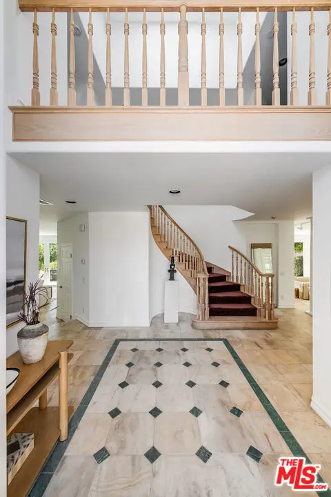 2084 Deer Run Lane, Los Angeles, CA 90049 - #2