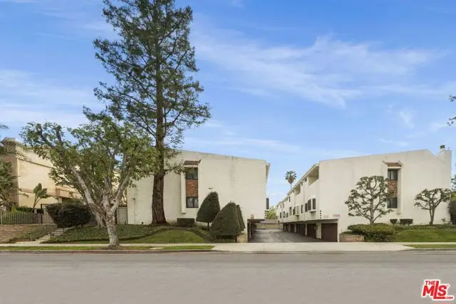 6540 Hayvenhurst Avenue #3, Van Nuys, CA 91406 - #2