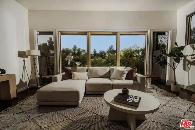 5211 Baza Avenue, Woodland Hills, CA 91364 - #2