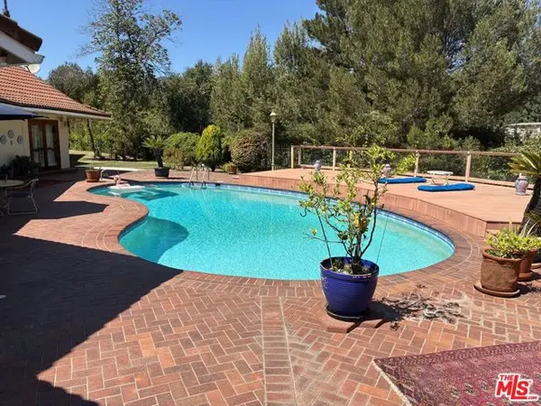1043 Maybrook Drive, Los Angeles, CA 90210