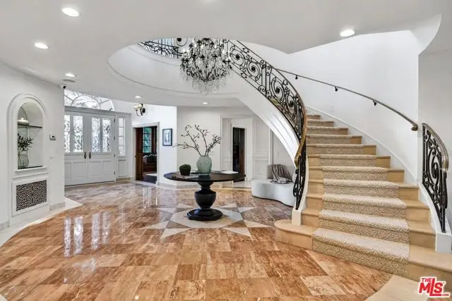 12053 Crest Court, San Fernando Valley, CA 90210 - #2