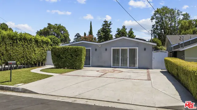 7528 Newcastle Avenue, Reseda, CA 91335 - #1