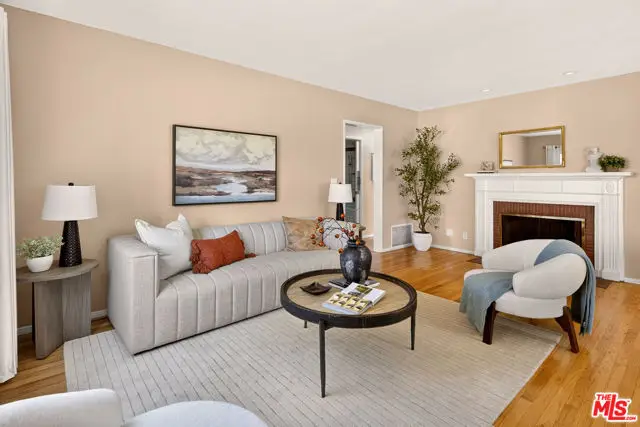 3152 Grand View Boulevard, Los Angeles, CA 90066 - #3