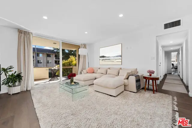 11970 Montana Avenue #207, Los Angeles, CA 90049 - #3