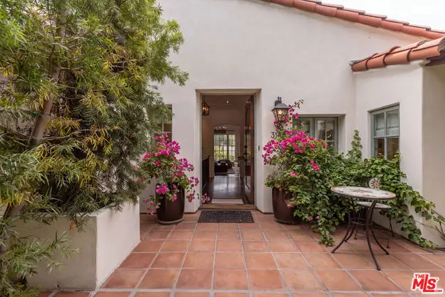 3145 La Suvida Drive, Los Angeles, CA 90068 - #3