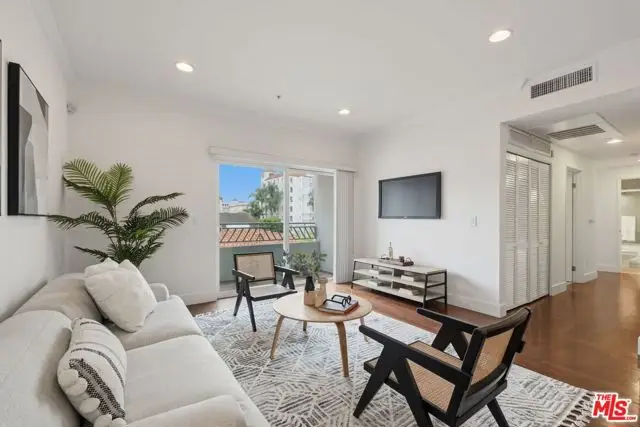 906 S Serrano Avenue #401, Los Angeles, CA 90006 - #2