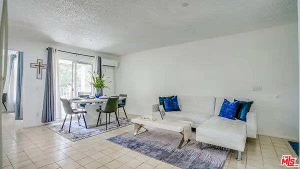 302 E Chestnut Avenue #215, Santa Ana, CA 92701