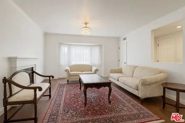 21620 Burbank Boulevard #9, Woodland Hills (los Angeles), CA 91367