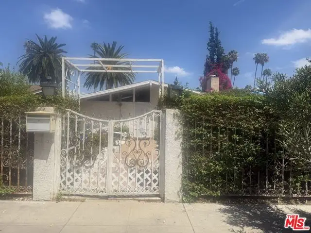 19821 Victory Boulevard, Woodland Hills, CA 91367 - #2