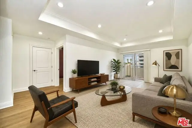 1043 S Kenmore Avenue #404, Los Angeles, CA 90006 - #2