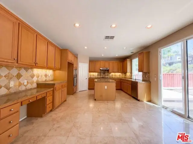 17780 Sweetgum Lane, Canyon Country, CA 91387 - #2