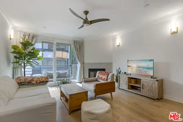 20 Catamaran Street #104, Los Angeles, CA 90292