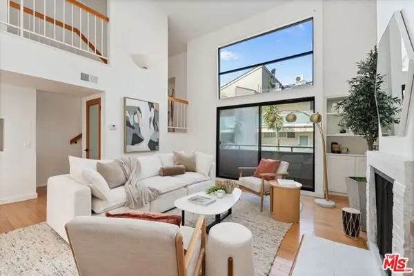 11 Mast Street #B, Los Angeles, CA 90292