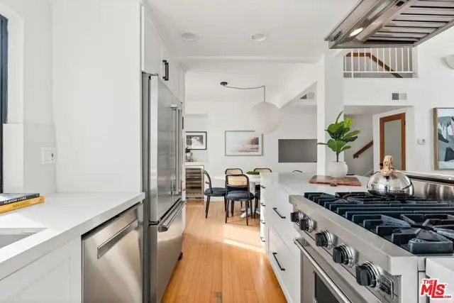 11 Mast Street #B, Los Angeles, CA 90292 - #3