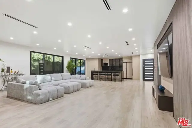 16823 Valerio Street, Van Nuys, CA 91406 - #3