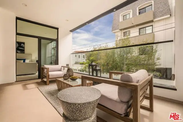 425 N Palm Drive #402, Beverly Hills, CA 90210 - #3