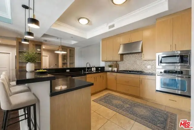 311 S Gramercy Place #602, Los Angeles, CA 90020 - #3