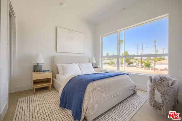 11218 W Victory Boulevard #4, North Hollywood, CA 91606 - #3
