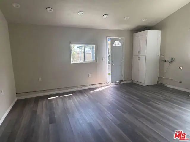 11026 Gerald Avenue, Granada Hills, CA 91344 - #2