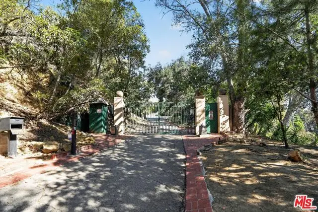 8110 Mulholland Terrace, Los Angeles, CA 90046 - #2