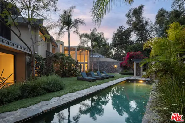 1060 E Oakmont Drive, Los Angeles, CA 90049
