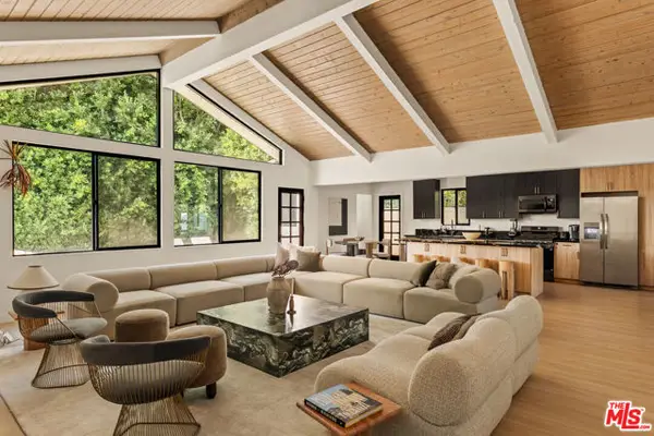14011 Magnolia Boulevard, Sherman Oaks, CA 91423