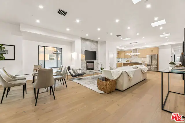 1170 S Lucerne Boulevard, Los Angeles, CA 90019 - #2