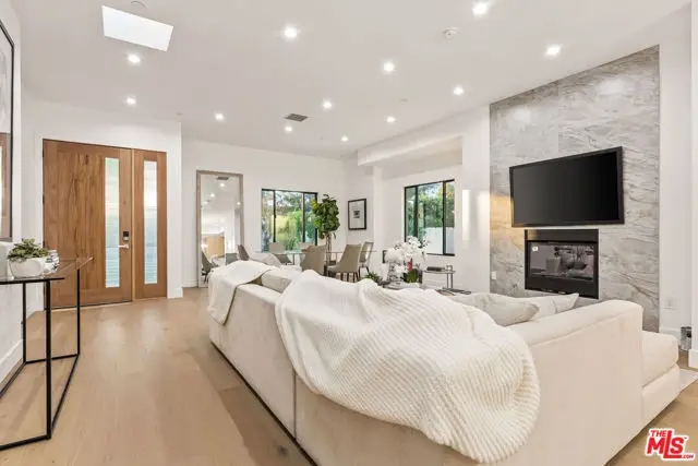 1170 S Lucerne Boulevard, Los Angeles, CA 90019 - #3