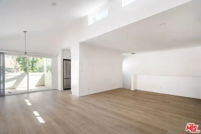 22125 Burbank Boulevard #7, Woodland Hills, CA 91367 - #1