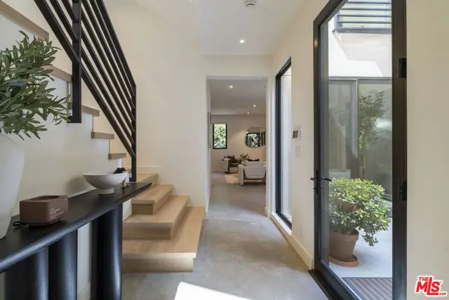 923 N Hilldale Avenue, West Hollywood, CA 90069 - #2