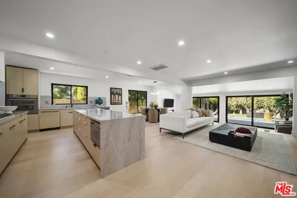 15431 Milbank Street, Encino (los Angeles), CA 91436