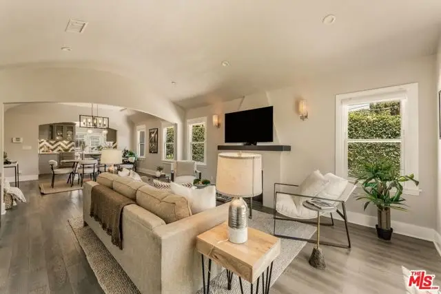6607 De Longpre Avenue, Los Angeles, CA 90028 - #2