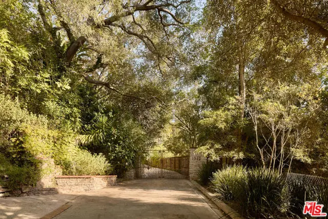 1372 Benedict Canyon Drive, Los Angeles, CA 90210 - #1