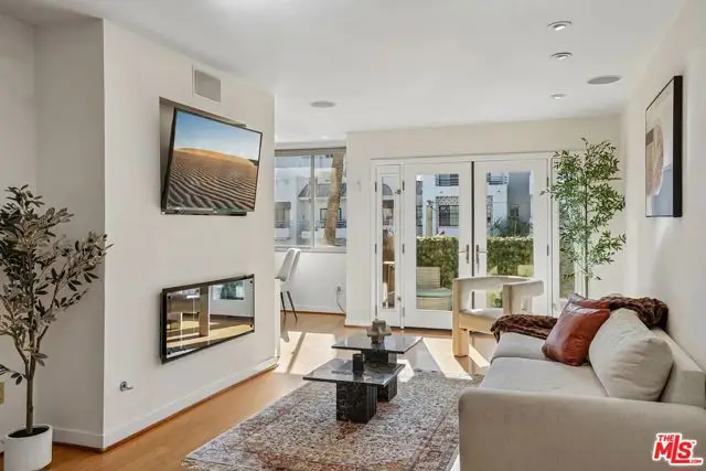 1124 N La Cienega Boulevard #301, West Hollywood, CA 90069 - #1