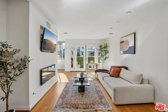 1124 N La Cienega Boulevard #301, West Hollywood, CA 90069 - #2