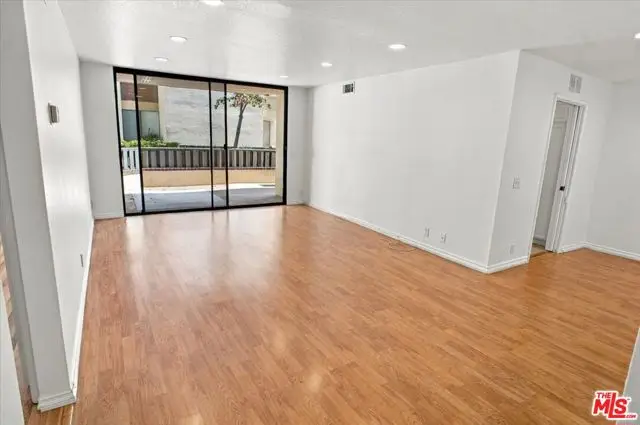 750 S Spaulding Avenue #107, Los Angeles, CA 90036 - #3