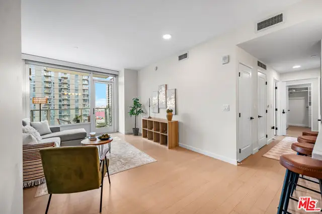 1050 S Grand Avenue #1303, Los Angeles, CA 90015 - #3
