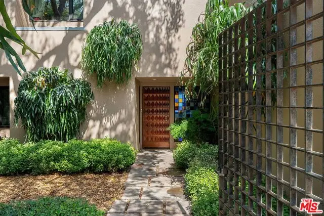 1026 N Tigertail Road, Los Angeles, CA 90049 - #2