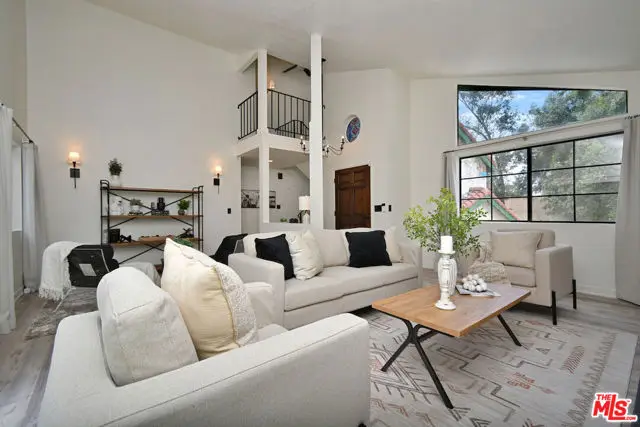 22522 Avenue San Luis, Woodland Hills, CA 91364 - #1