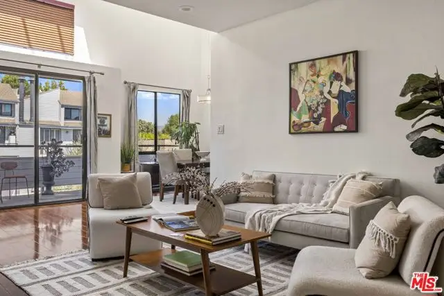 13331 Moorpark Street #318, Sherman Oaks, CA 91423 - #2