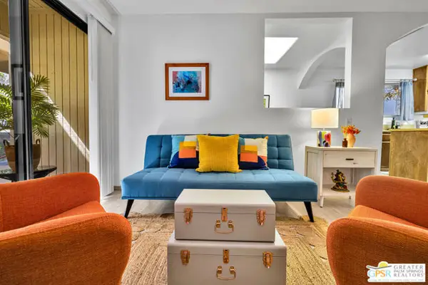 675 N Los Felices Circle #J119, Palm Springs, CA 92262