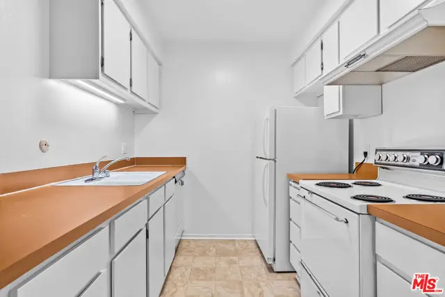 8207 Raintree Circle, Culver City, CA 90230 - #3