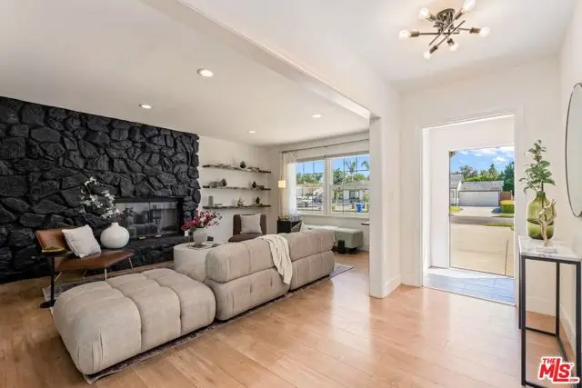 6607 Farralone Avenue, Canoga Park, CA 91303 - #3