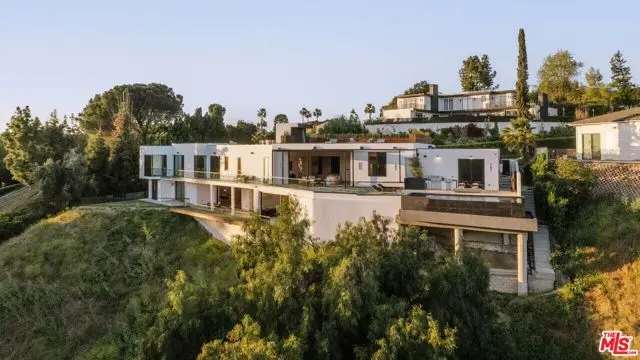 15834 High Knoll Road, Encino, CA 91436 - #1