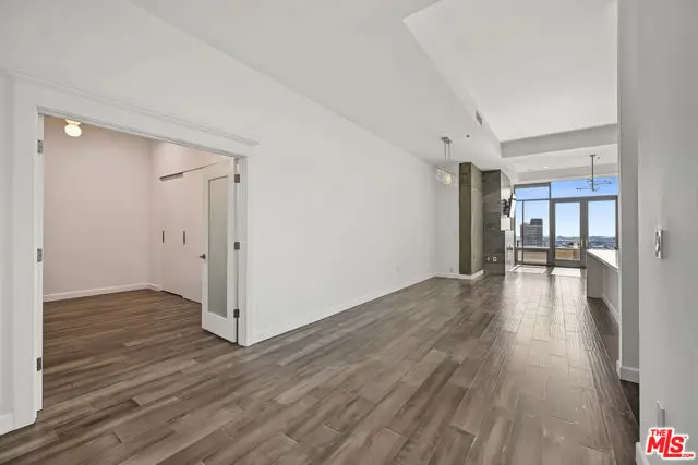 1111 S Grand Avenue #PH6, Los Angeles, CA 90015 - #3