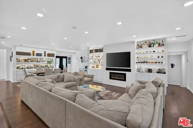 17807 Collins Street, Encino, CA 91316 - #3