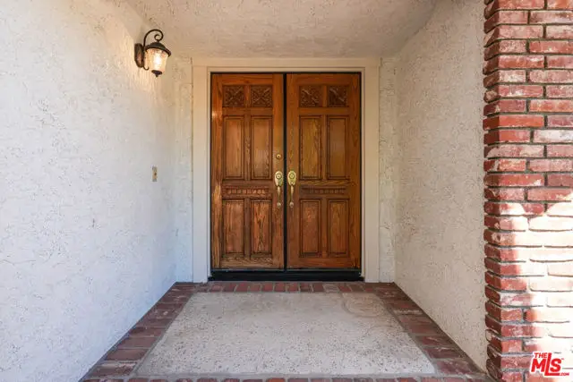 2440 Flintridge Drive, Glendale, CA 91206 - #2