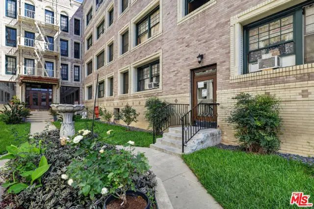 2121 James M Wood Boulevard #202, Los Angeles, CA 90006 - #2